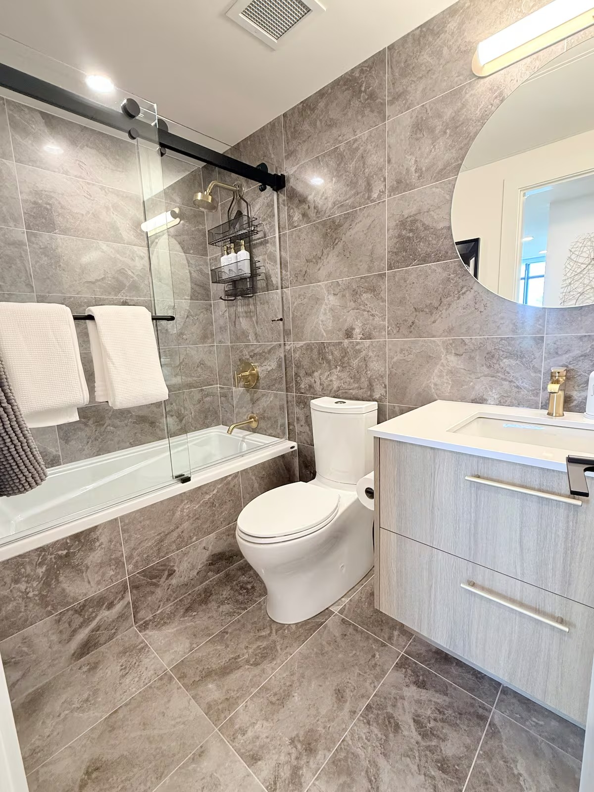 Full Bathroom 2