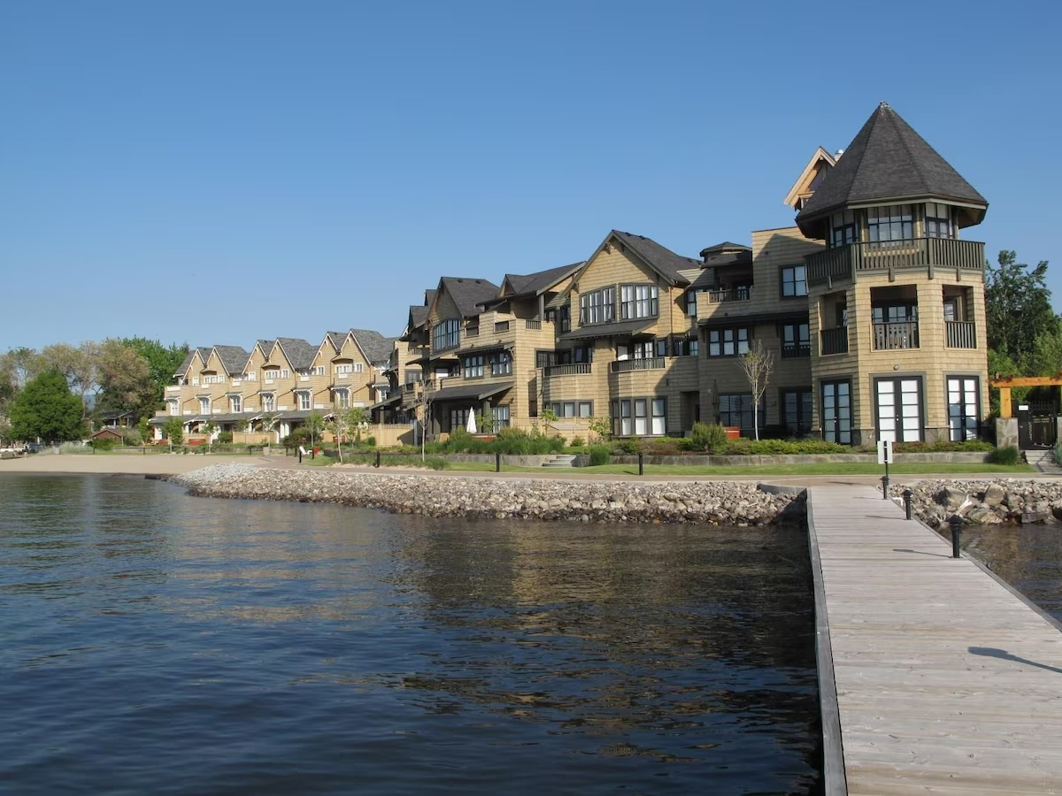 The Kelowna &mdash; Waterfront Estate