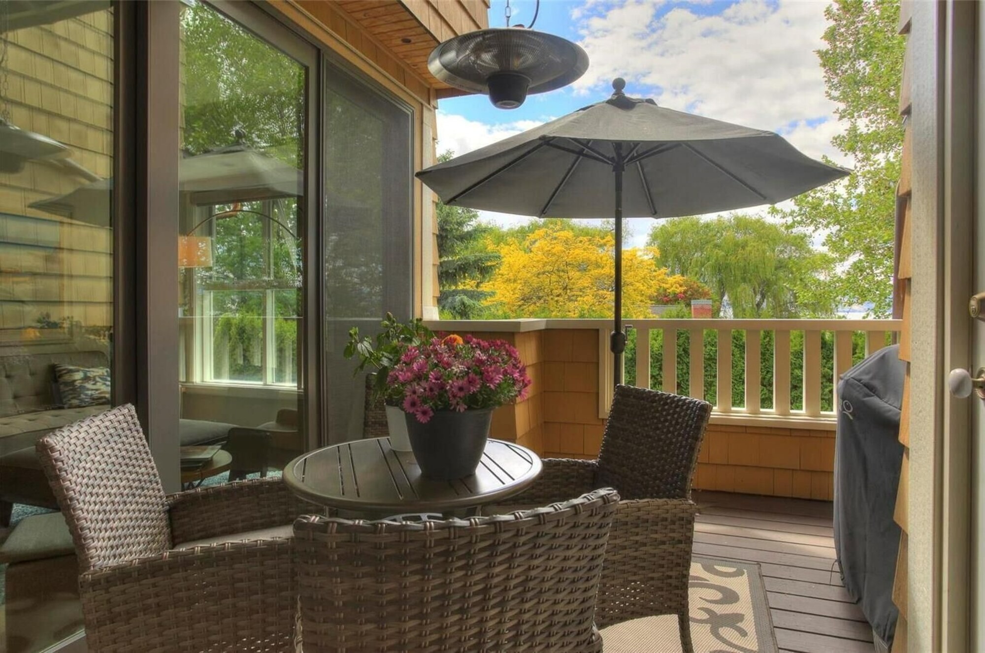 Outdoor Dining 2